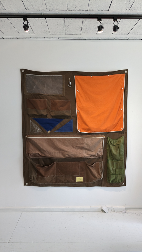 Toile de tente montée sur châssis par Delphine Lamarque