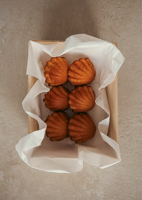 MADELEINE COQUILLE DE CRÈME ET PÊCHE